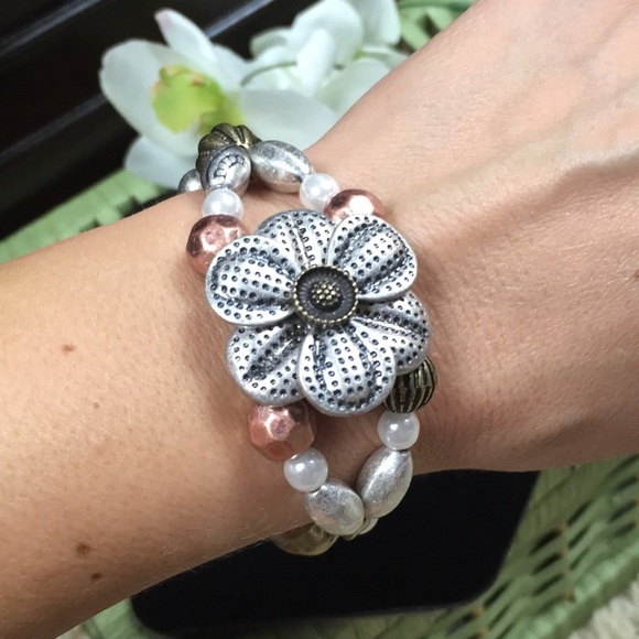 Stretchy Floral Beaded Pearl Bracelet